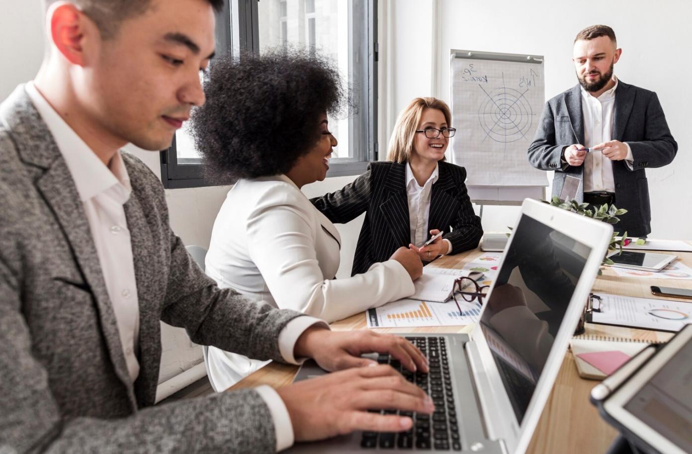 Revisione della documentazione legale e fiscale durante fase di closing di acquisizione